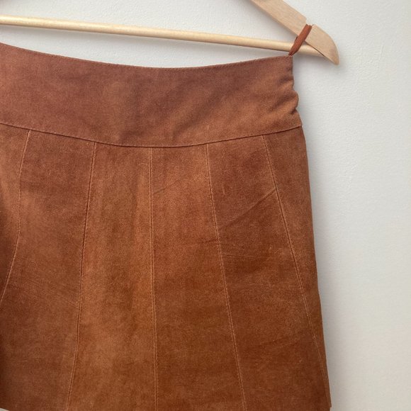 XS Scallop hem cognac suede mini skirt - Picture 3 of 8